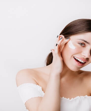 Yaz Mevsimine Sağlıklı ve Işıltılı Bir Ciltle Merhaba Deyin