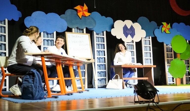 Halkbank Çocuk Tiyatrosu 19 Şehirde 50 Gösterimle Sahne Alıyor!